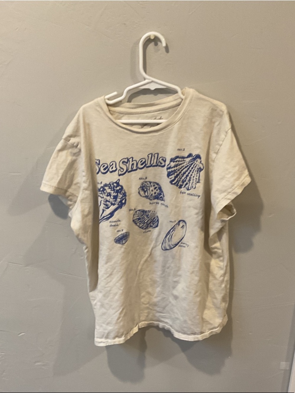 Universal Thread Cream Short Sleeve "Sea Shells" Graphic Tee with Blue Print
